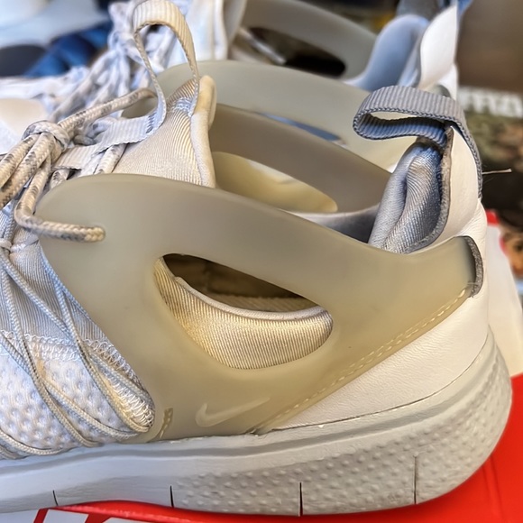 Nike Free Viritous Running Shoes. Size 7.5 - Picture 6 of 7